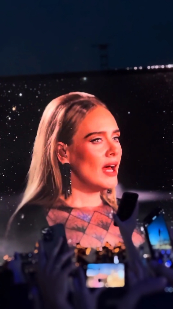 I can't love you in the dark.. #musica #spotify #fyp #music #lyrics #loveinthedark #adele 