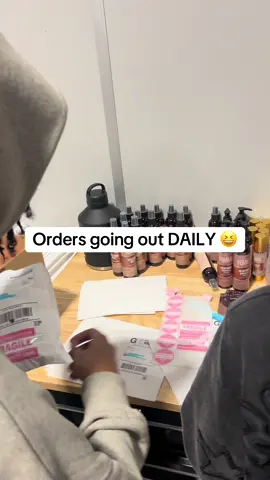 Have you ordered from our store before? If so did you appreciate the fast shipping? 😍🙏🏽 #fyp #cliffvmir #shipping #silkeningmist