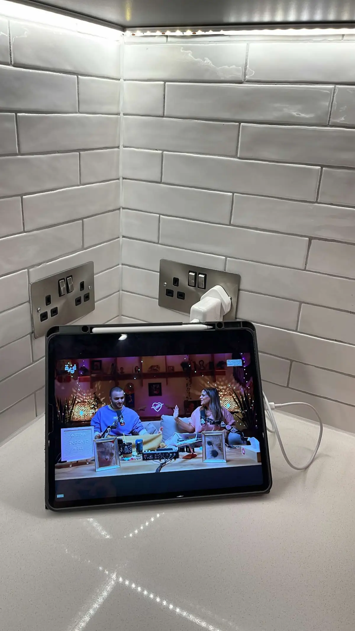 الصوت واطي ايش الاغنيه؟ #لندن🇬🇧 #مبتعثين_بريطانيا🇬🇧🇸🇦 #fyp #london #ريدينج 