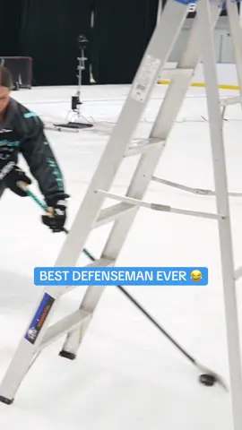 Who’s grabbing the new Bauer Ladder? 😅 Watch the full Twitch vlog on Bauer’s YouTube page.
