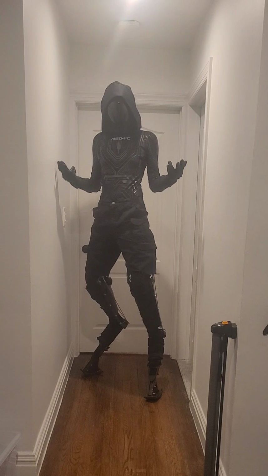 I love october #stilts #stiltwalker #trans #nonbinary #queer #digitigrade #digitigradelegs #digitigradestilts #digilegs #kneepads 
