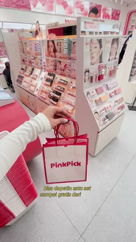 Store pertama PinkPick baru buka di TSM Bandung!😍 Banyak produk luar khususnya Korea, China, dan Thai. Tempatnya di mall tp aku nemu harga masker 5kan disini🥹 Mumpung msh grand opening buru promonya skrg deh smpe tgl 27 aja!!😍 #PlacesToVisit #placetogobandung #beautystore #tokokosmetik #rekomendasimakeup #rekomendasitempat 