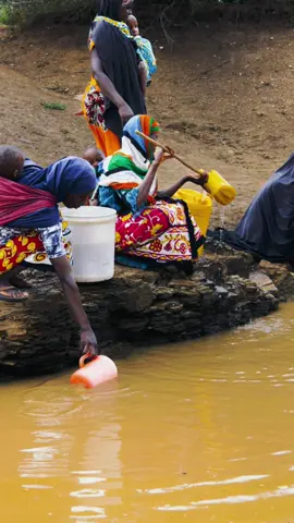 Lets join hands to end water crisis #fyp #forafrica #uganda #nigeriantiktok 