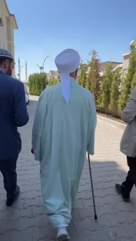 _Âğamda sensin Padişahımda sensin_ _hüküm senin Süleyman sensin..._ _Vallahi başım ayağının altındadır_
