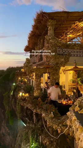 📍Malini, Uluwatu Bali    Experience oceanfront dining at Malini, Uluwatu 🌊🍽️. Offering a mix of local and international flavors, it’s the perfect spot for a romantic diner in Bali!     #MaliniBali #UluwatuEats #BaliDining Save this spot for your Bali trip!🗺️