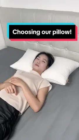 Sleeping with a normal pillow is uncomfortable no matter how you sleep, because this normal pillow has no support and slow rebound. Your back hurts when you wake up. But when you use our pillows, you can enjoy a restful night.#neckpain #ergonomic #pillow #cozycountdown #falldealsforyou #saheyer 