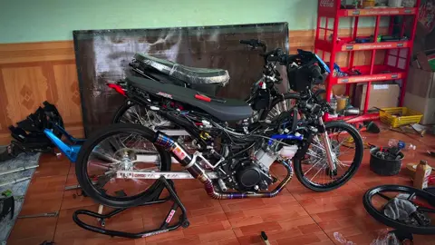 2 chiếc xe hong có nổi 1 cái thắng😂#xuhuong #y15zr #y15zrmalaysia 