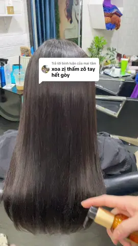 Trả lời @mai tâm tinh dầu không hề bám tay mà nó thẩm thấu sâu vào trong lõi tóc, vậy nên nó phát huy đúng tác dụng làm tóc bóng mượt chắc khoẻ, không lo chẻ ngọn bạn nhé 😘 #xh #xuhuong #chămsóctóc #dưỡngtóc #tinhdầudưỡngtóc 