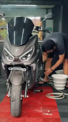 Mau beli motor listrik tapi takut rusak setelah kena air? Tenang polytron solusi nya. Polytron Fox R dengan Harga Rp. 21.000.000 dan Fox S dengan Harga Rp. 19.000.000, Sudah include dengan Plat, Stnk, Bpkb dan Biaya Pengiriman. Dengan spesifikasi sebagai berikut : Polytron Fox R : Top Speed : 95Km/h Kapasitas Baterai : 130Km Perjalanan Motor Power : 3.000 Watt Sudah Waterproof / Ber lisensi Ip67 (Tahan air maupun banjir)  Polytron Fox S : Top Speed : 80Km/h Kapasitas Baterai : 70Km Perjalanan Motor Power : 3.000 Watt Sudah Waterproof / Ber lisensi Ip67 (Tahan air maupun banjir) . Tersedia Unit Tes ride Mau tanya-tanya ? Bisa wa 081259088600 #polytron #polytronev #motorlistrik #motorlistrikindonesia #electricvehicle #fyp 