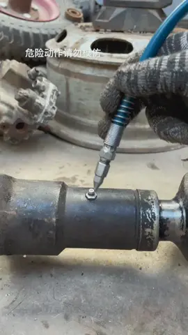 Bơm mỡ nhanh 6 chấu #suachuaoto #thosuachuaoto #suachua #sửachữaôtô #suaoto #suachuaxeoto #sửaxe #sưaxe #nghêsửaxe #garaoto #garageoto #thiet #bi #do #nghe #sua #xe #oto  #may#gara #vam #cao #dungcu #otox 