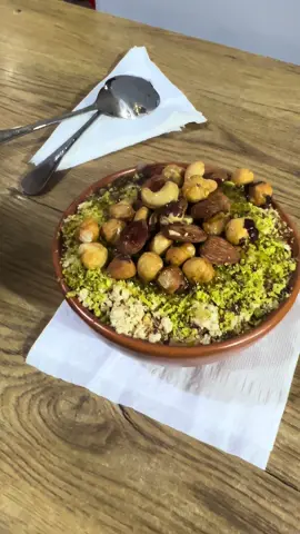 صحفة درع (صحلب) مشخشة من عند حليب الضيعة 😋 بنة الدرع الزمنية متاع العادة و العوايد 🥰 ✅شامية ✅فاكية  ✅جلجلان ✅فستق ✅لوز ✅زيت زيتونه ✅عسل ✅زنجبيل 📍 7 نوفمبر، صفاقس (rond point hôpital Hedi Chaker)  #حليب_الضيعة #صحلب #درع 