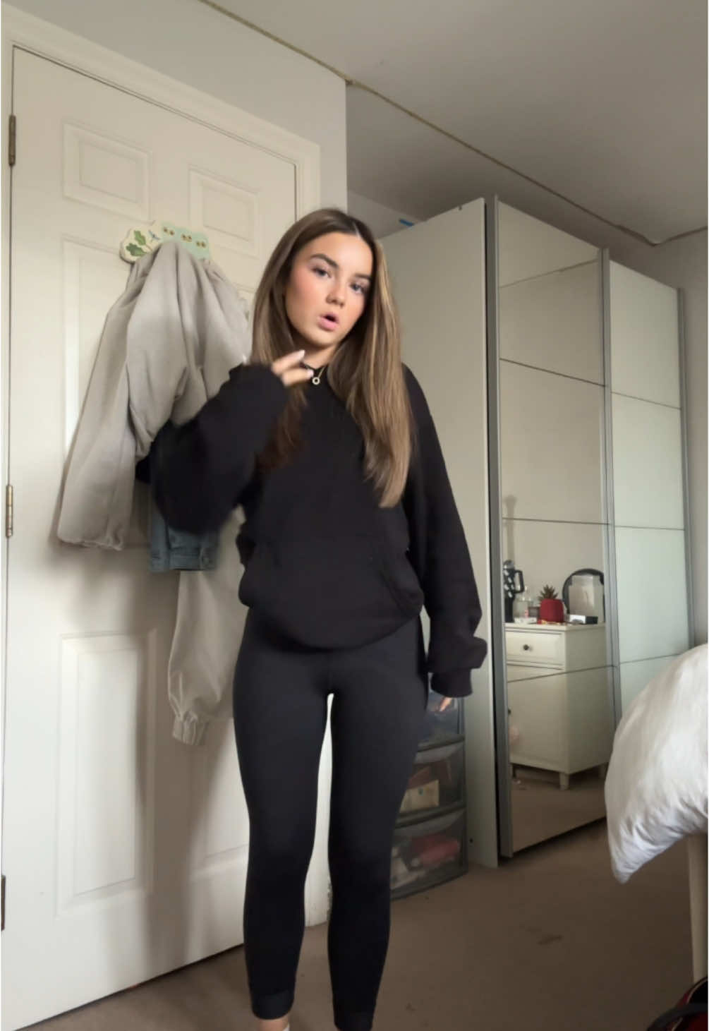 #allblackoutfit #sixthformoutfits #autumnoutfits #foryoupage #fyp 