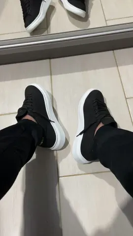 Alexander McQueen 🤩 | Tênis casual e Versátil | Disponível do 38 ao 43! . Frete Grátis para todo o Brasil 🚚 Aceitamos pix ou até 3x no Cartão 💳 . #raul #alexandermcqueen #estilo #moda #tenis #sneaker #tropa7 