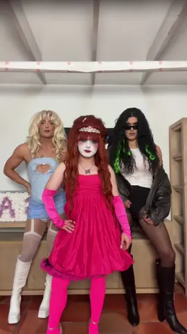 CLIQUE! The Therapuss Halloween special with @Benito Skinner and a surprise appearance from @terrencefoconnor is out TONIGHT at 7 PM PST 🐙