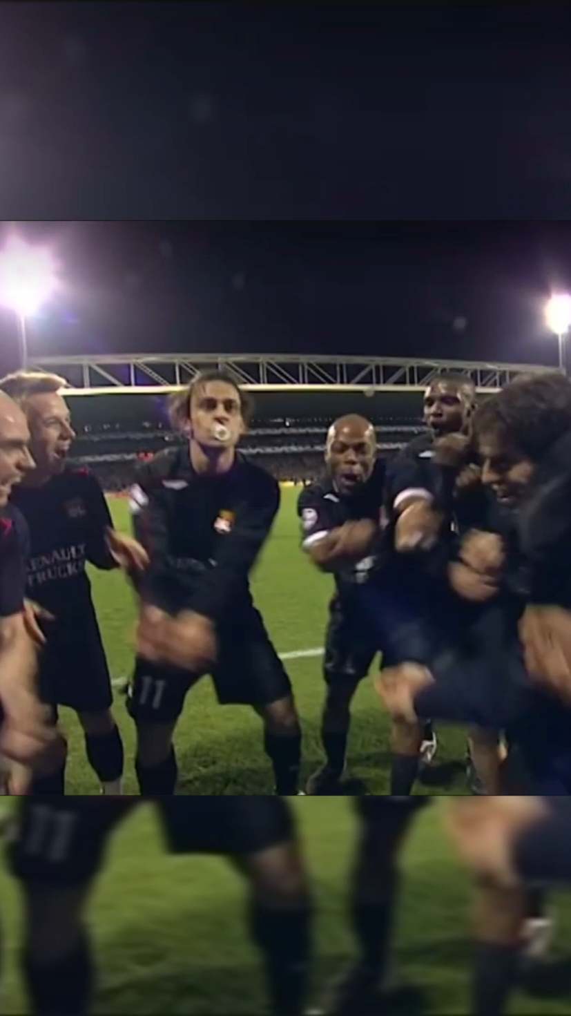 Cet enchaînement Virgule + Frappe complément fou de Fred face au PSV - Saison 05/06#olympiquelyonnais#lyon  #nostalgie #liguedeschampions #fred #but #ol #lyonnais #annee2000 #psv 