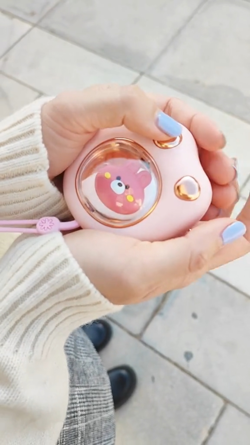 Stay cozy and cute this winter with our adorable Cartoon Bear Claw Hand Warmers! These rechargeable pocket warmers feature 2 adjustable heat levels, making them perfect for chilly days. Just snuggle those bear claws into your pockets, and enjoy the warmth wherever you go! Say goodbye to cold fingers and hello to endless cuddles. 🐻💖 #HandWarmers #WinterEssentials #CuteAccessories #RechargeableWarmers #CozyVibes #BearClaws #PocketHeat #ColdWeatherGear #StayWarm #SnugglyCompanions