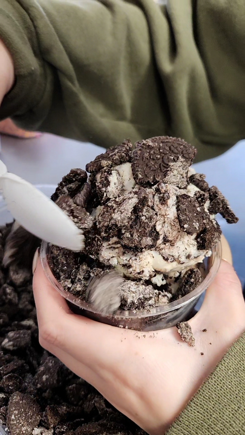 Let's dough buffalo with oreos #cookie #yum #icecream #joesdairybarandgrill #joesdairybar #@Perry’s Ice Cream 🍦 #cookiedough #oreos 