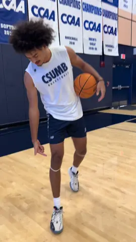 What are these knee bands many atheletes have been utilizing? 🤔 #hoop #dunk #athletes #jumpersknee 