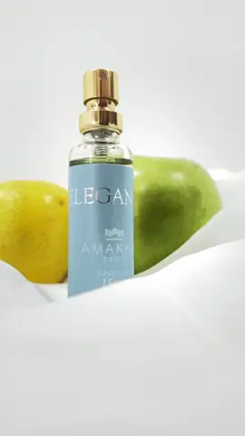O Elegance Blue é mais do que uma simples fragrância. Sua composição floral frutada possui notas que equilibram a delicadeza das flores e a vivacidade das frutas, provocando uma sensação de leveza e frescor. Ele é um dos nossos queridinhos! O aroma suave e envolvente cria uma aura de sofisticação ao seu redor, realçando sua personalidade cativante. Confira agora mesmo através do nosso site ou fale com um de nossos consultores.