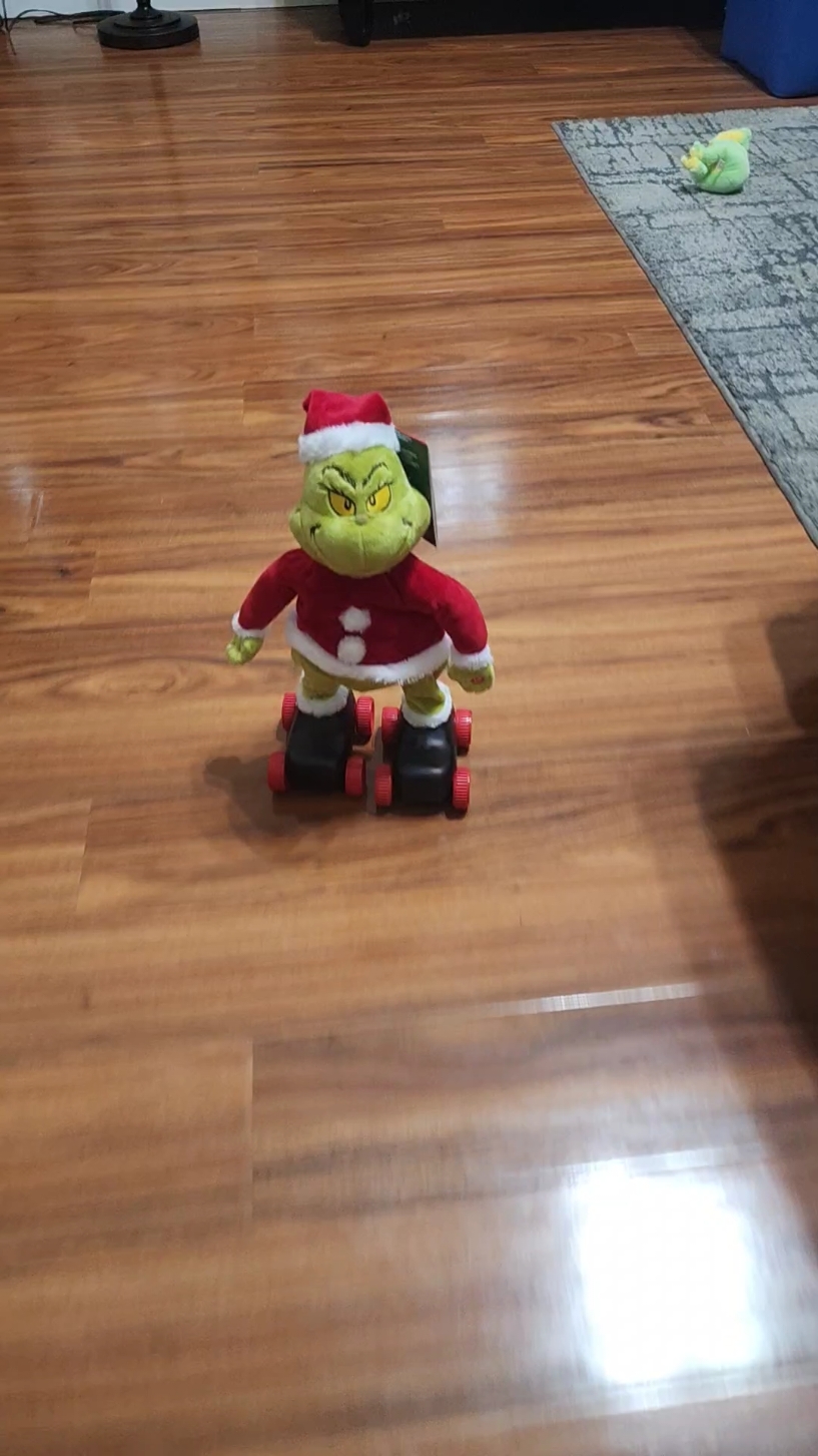 The Grinch animated plush. #thegrinch #mrgrinch #animated #plush #christmas #toys #greeneyes #santa #santaclaus #drseuss 