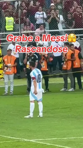 Que le Pasaba a Messi en el Juego contra VENEZUELA?  Messi rascandose #messi #venezuelaargentina🇻🇪🇦🇷 #leomessi #mepica 