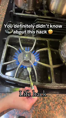 The best lifehack to get rid of the smell and mold in the refrigerator #badsmell #moldy #mold #refrigerator #lifehacks #momhacks #viralhacks #tipsandtricks #diyhacks #DIY #viraltiktok #viraltiktokvideo #hacks #usefullifetips #homehacks #easytips #fyp #momtips #MomsofTikTok 