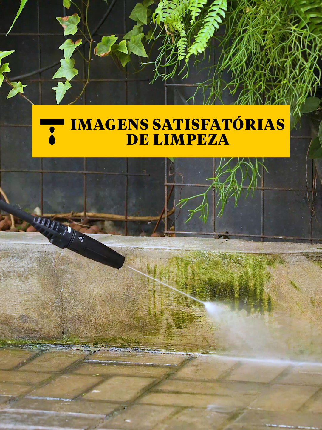 Momento satisfatório do dia! Com a Lavadora de Alta Pressão Electrolux EWS1850, a sujeira sai de cena rapidinho. Tem algo mais prazeroso que isso? #satisfyingvideo