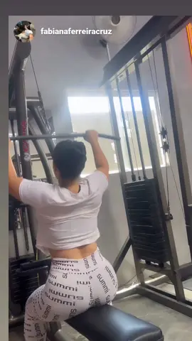 Vem devagarinho, porque a bonita as vezes toma uma cervejinha que ela tá viva.🏋‍♀️🤭🍺