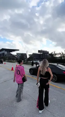 Pt 3 de este dia tan espectacular #GAMEDAY @Ariana @Anasofia 💕💕💕  Upcycled look by Upcycle Project (go visit @Theupcycleproject on ig ) #upcycledfashion #upcycledesign #fashion #styleinspo #wags #gameoutfit #soccertiktok #soccergirl #fyp #comewithme  #pt3 #intermiami #miami 
