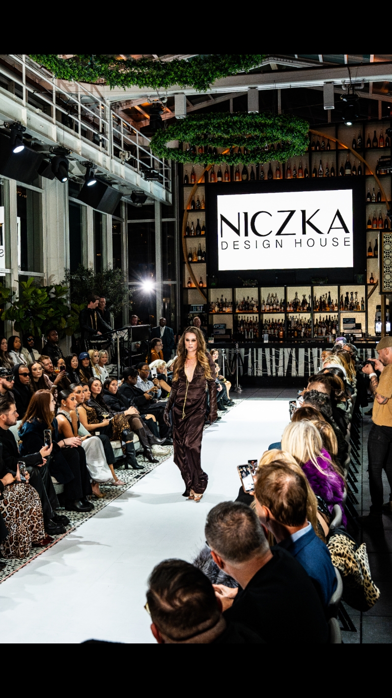 Living out my dreams thanks to ✨️🙌❤️🫶 Designer: @niczkaco  #CHIFW #chifw2024 #chicagofashionweek #chicagofashion #chicagorunway #chicagomodel #chicagodesigner #chicagofashiondesigner #fallcollection #wintercollection #runwaywalk #runwaymodel #Runway #niczkadesignhouse #niczka 