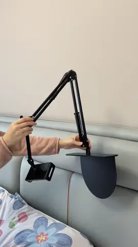 这个手机床头支架也太给力了吧！手机平板都能夹，360度旋转，非常牢固简直就是懒人神器#手机支架#平板支架#手机平板支架#床头手机支架#床头平板支架#懒人神器 