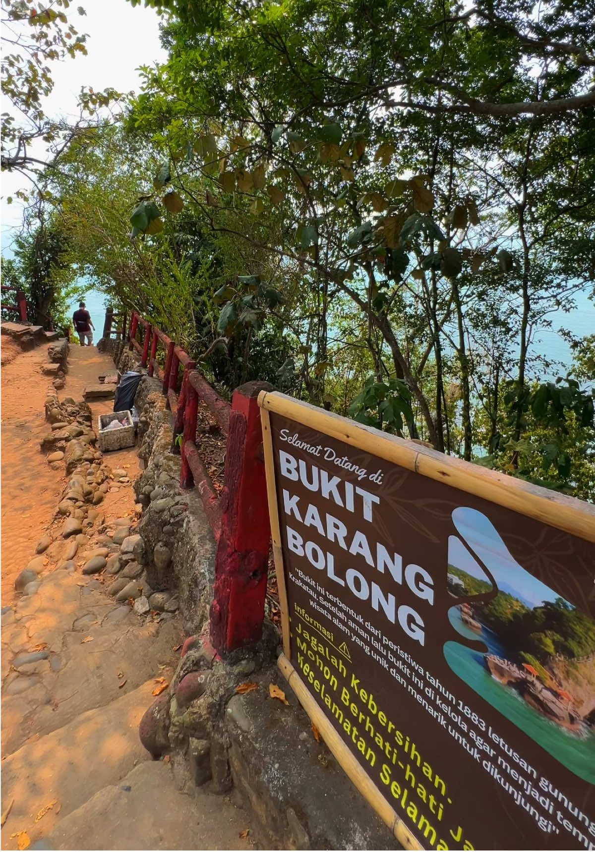 Ternyata pantai di anyer juga ga kalah cakep  🥹🌊🏝️  📍 Pantai karang bolong Htm 15k #pantaianyer #karangbolong #anyerbeach #anyer #banten #wonderfulindonesia #beachvibes #trending #viral #fyp 