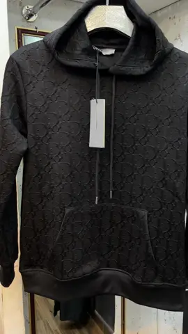 🔥 🔥 sweat à capuche 🔥🔥 ➡️Les tailles :S M L XL XXL  ➡️Adresse : 🏬 Oran Madina jadida en face musée  centre commercial boukadjar premier étage  ☎️📞07 82869878  #sweat #pull #dior #prada #الشعب_الصيني_ماله_حل😂😂 #boutique #f #الشعب_الصيني_ماله_حل #vêtements #foryo #oran #