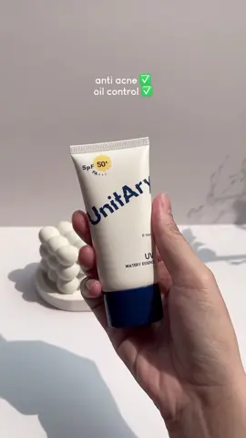 baru nyobain sunscreen iniii, ternyata seenak itu dan ga bikin berminyak!! ✨ @Unitary Beauty #unitary #unitarysunscreen #rekomendasisunscreen #chemicalsunscreen 