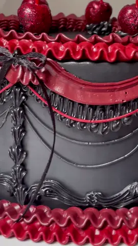 A cake for all the Tim Burton lovers who secretly wish they existed in a Victorian gothic novel♥️  #TimBurton #halloween #costume #cake #satisfying #vintagecake #bespokecakes #londonbaker #cakesoftiktok #cakedecorating #pipingbuttercream #caketok 