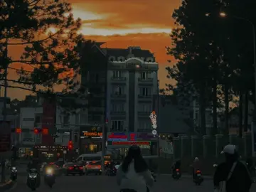 Đôi khi ta nghe đi nghe lại một bài hát, không hẳn vì nó quá hay. Mà vì ở trong đó, ta nghe thấy được câu chuyện của chính mình. #nhachaymoingay #ngaythangsaunay #heal_0210 