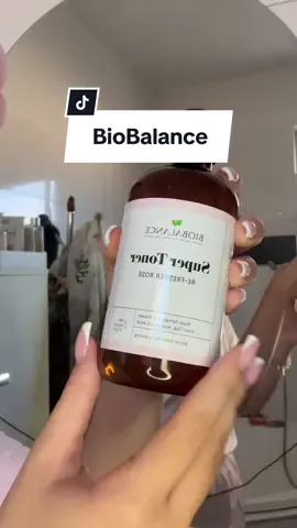 Hirdetes|KIMTONIK kuponkód                   A megfelelő hidratálásra télen és nyáron is szüksége van a bőrnek, erre mutatok be egy rutint a BioBalance termékeivel. A Frissítő Rózsás Szupertonik, egy plusz lépés a rutinban. Erősíti a bőr védőrétegét, nyugtat és hidratál.🌸 A kollagénes szuperszérum, egy vízbázisú szérum, ami stimulálja a kollagén- és hialuronsav termelést. Minimalizálja a finom vonalak és a ráncok láthatóságát. A Super Plump bőrfeltöltő arckrém nagyon könnyen beszívódik a bőrbe. Arcra, nyakra és dekoltázsra is extra.   Kuponkódom: KIMTONIK   Ha az onlinekosar.hu-n vásárolsz legalább 2 BioBalance terméket a kuponommal, ajándékba kapsz egy rózsás tonikot*. A kupont október 31-ig tudjátok felhasználni.🩷   @BioBalanceHu    *Rendelésenként 1 db ajándék kapható, és az akció más kuponnal nem összevonható.