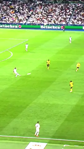 Militão’s pass 😳 #UCL #RealMadridvsDortmund 