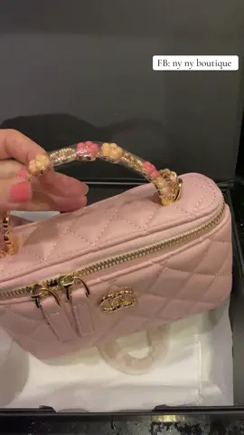 Cốp chà neo quai hoa dáng dẹt siêu hot nhà em❤️ về thêm màu hồng baby siêu cưnggg🥰 cam thường nhà nên mấy chị em yên tâm ạ 😍 #tuiquangchaucaocap #tuixachnu #tuicopquaihoa #tuicopdet #tuicopchanel 