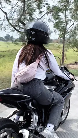 lagi galau kah neng🗿 Helm by @RSV HELMETS #CapCut #fypシ #foryou #fypage #fyp #cbr250rr #cbr 