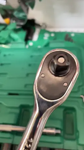 Com o Jogo de Soquetes de Extração Bolt Biter da SATA, você remove parafusos, porcas e fixadores danificados ou enferrujados com facilidade e segurança! 💪 Acabe com a frustração de parafusos espanados! 😖 O design exclusivo com dentes helicoidais inversos agarra firmemente o parafuso, permitindo que você o remova sem causar mais danos. Corre e aproveite! 😉 Compre na nossa loja! 👉www.maquisul.com👈 Chama no Zap! (99) 2101-3555 @Maquisul ⚙🛠 📍Av. Dorgival Pinheiro de Sousa, 1521 - Centro - Imperatriz - MA #maquisul #ferramentas #DIY #hobby #ferramentasessenciais #ferramentasmanuais #equipamentosindustriais #ferramentasprofissionais #equipamentodeproteção #epi