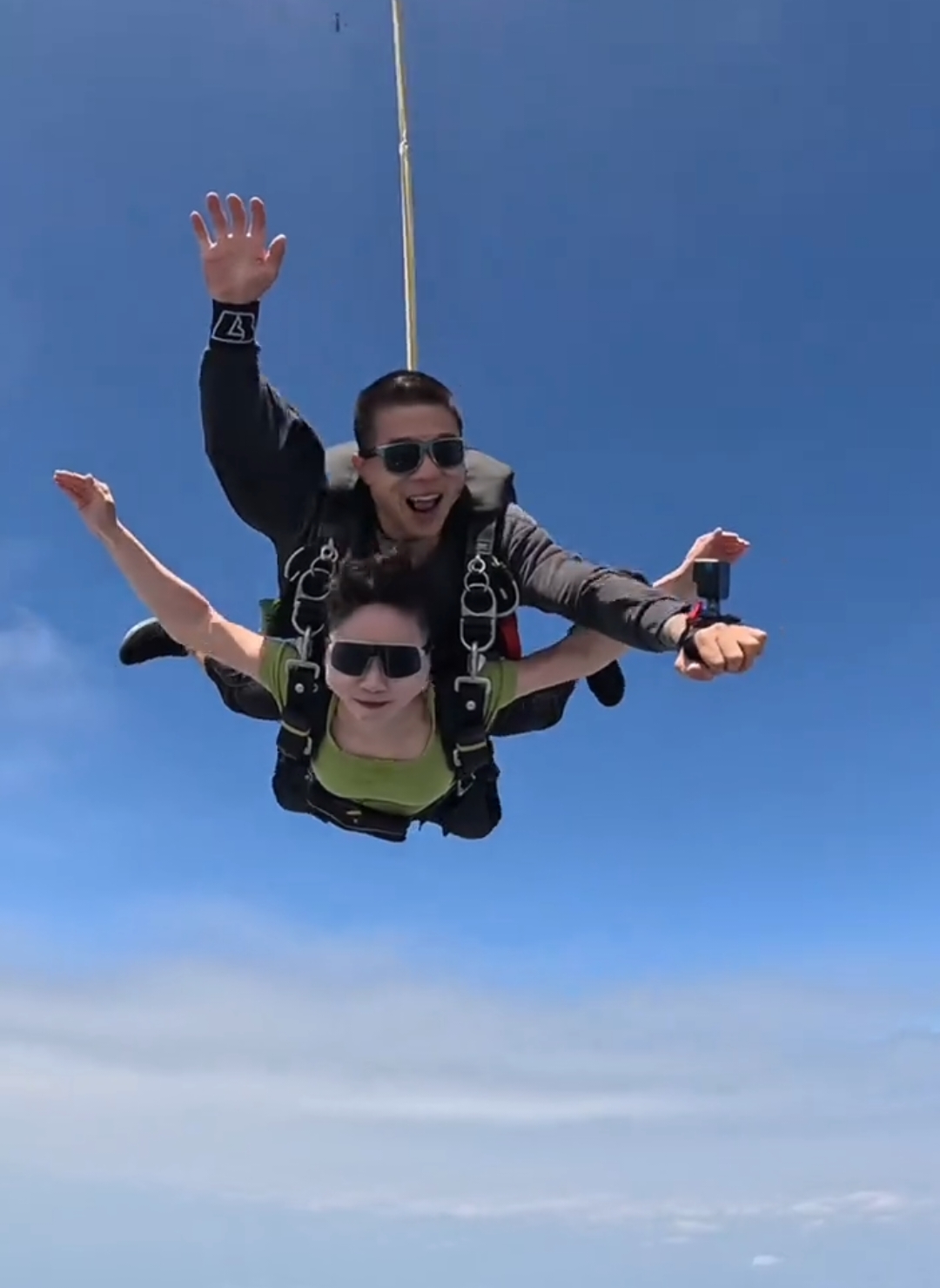 Movies can be rewatched, photos can be copied, and life can go day after day, but some experiences are only once, I wish you a happy #parachute #life has to be tough once #Dangerous #Skydiving #parachute #Challenge #Bravely #trending #Outdoor 