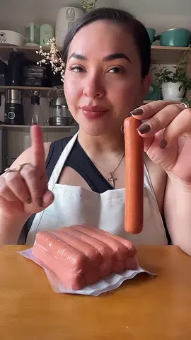 No compres salchichas procesadas. Mejor has estos saludables, gorditos y doraditos 🌭  •Necesitas  • pechuga de pollo  • ajo  • sal  • paprika  • especias naturales mixtas  • orégano  📌bolsa transparente  📌mantequilla  •fácil, rapido y económico 💚 •Atte: Estef ✨🌈 #salchichascaseras #saludable #recetasfaciles #recetascaseras #recetas 