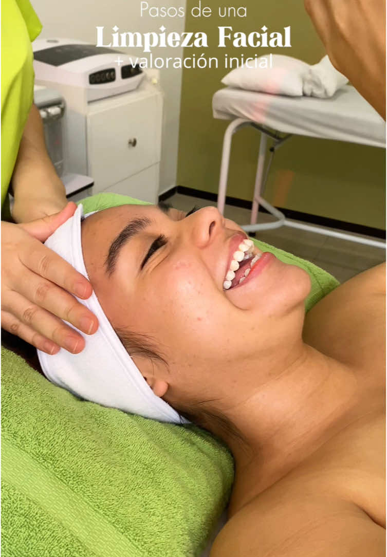 Conoce los pasos de una Limpieza facial profunda 🫧🤍💆🏻‍♀️ Recuerda agendar tu facial mensual y comenzar a cuidar de la salud de tu piel🩷 ✅Valoración inicial GRATUITA Agenda al WhatsApp  👉🏻 096-816-1789  . . . #belleza #cosmetologia #limpiezafacial #skincare #pielgrasa #mascarillafacial #dermaplaning #hidrodermoabrasion #fyp 
