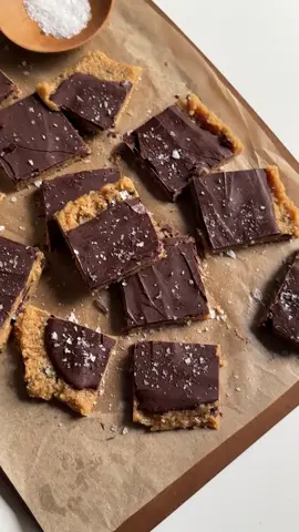 Barres de pâte à biscuits sans cuisson!! C’est TELLEMENT facile à preparer et c’est dorénavant mon sweet treat de prédilection! 🩷 #snacks #collation #sweettreats #cookiedough #veganrecipes #recettefacile #recetterapide #vegandessert 