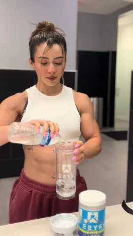 Did somebody say biceps? 🤔 @DFYNE CODE: RIVERA @RYSE Supplements code: RIVERA  #gymgirl #gym #gymmotivation #lift #liftheavy #lifting #fit #Fitness #muscle #musclemommy #bulk #cut #lean  #rysesupplements #rysesupps 