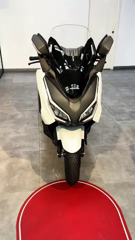 Honda forza 350 2025 Blanco Cool Mate. Contáctanos al DM para más info #moto #forza #forza350 #paratii #bike #scooter 