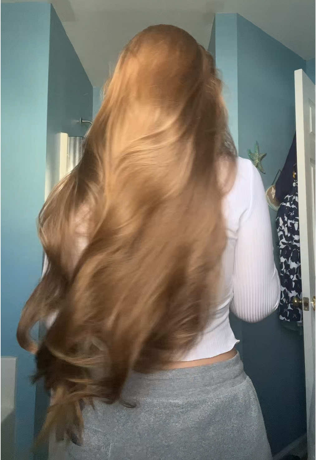 mulberry silk blowout tie from @LENOITES 😍 my hair felt incredibly soft after sleeping with this #hairtok #hairtiktok #healthyhair #shinyhair #haircare 