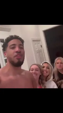 In love with a white girl 🎶/  just for posting, sry for not being consistent rn, dont rly have the time 😕 . . #tyresehaliburton #NBA #basketball #fyp #snowbunny 