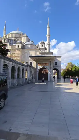 İstanbul'u fetheden Fatih Sultan Mehmet Han hazretlerin türbesi İstanbul'un Fatih ilçesinde bulunmaktadır  يقع قبر السلطان الفاتح محمد خان الذي فتح إسطنبول، في منطقة الفاتح بمدينة إسطنبول. فتح سلطان مہمت خان کا مقبرہ جس نے استنبول کو فتح کیا تھا، استنبول کے ضلع فتح میں واقع ہے۔ The tomb of Fatih Sultan Mehmet Khan, who conquered Istanbul, is located in the Fatih district of Istanbul. Могила Фатиха Султана Мехмет-хана, завоевавшего Стамбул, находится в районе Фатих Стамбула. La tumba de Fatih Sultan Mehmet Khan, que conquistó Estambul, se encuentra en el distrito Fatih de Estambul.     #türkiye #istanbul #osmanlı #ottomanempire#fatihsultanmehmet #fatihcamii #fatihsultanmehmethantürbesi #keşfet 